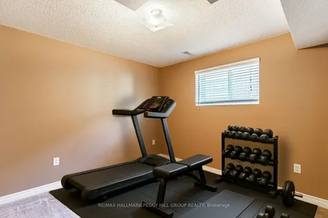 261 Mapleton Avenue Barrie ON L4N 8T3