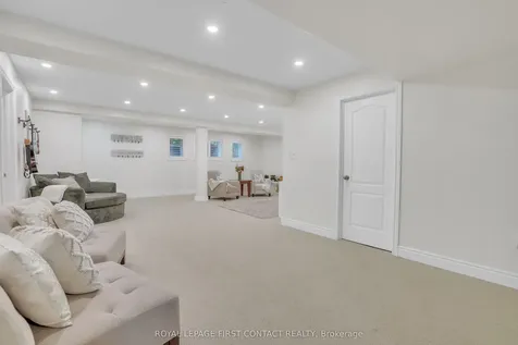 28 Windsor Crescent Barrie ON L4N 0K3