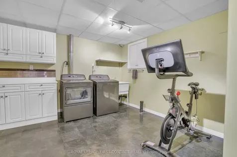 28 Windsor Crescent Barrie ON L4N 0K3