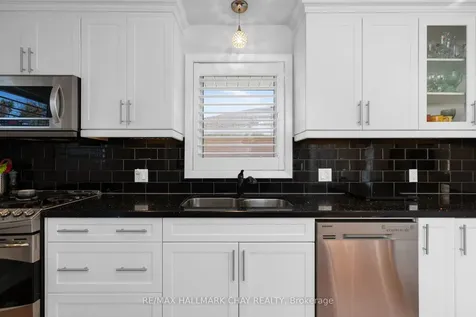 15 Bothwell Crescent Barrie ON L4M 2S7