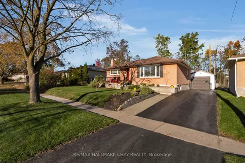 15 Bothwell Crescent Barrie ON L4M 2S7