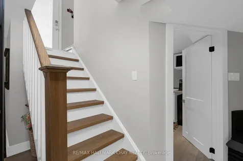 15 Bothwell Crescent Barrie ON L4M 2S7