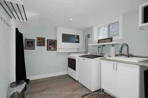 15 Bothwell Crescent Barrie ON L4M 2S7