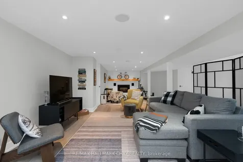 15 Bothwell Crescent Barrie ON L4M 2S7