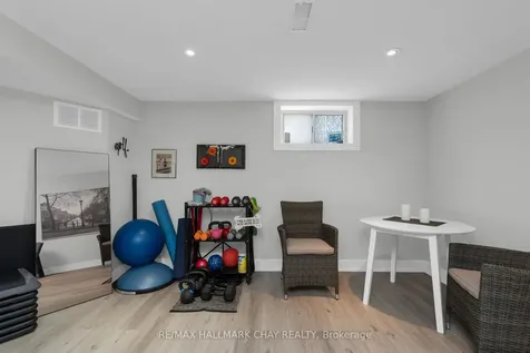 15 Bothwell Crescent Barrie ON L4M 2S7
