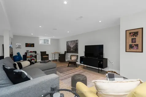 15 Bothwell Crescent Barrie ON L4M 2S7