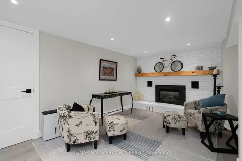 15 Bothwell Crescent Barrie ON L4M 2S7