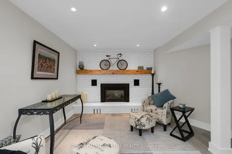 15 Bothwell Crescent Barrie ON L4M 2S7