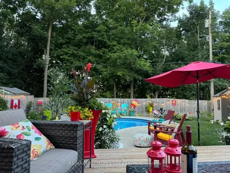 15 Bothwell Crescent Barrie ON L4M 2S7