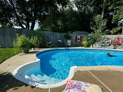15 Bothwell Crescent Barrie ON L4M 2S7