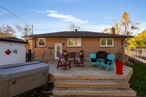 15 Bothwell Crescent Barrie ON L4M 2S7