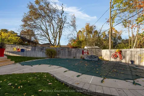 15 Bothwell Crescent Barrie ON L4M 2S7