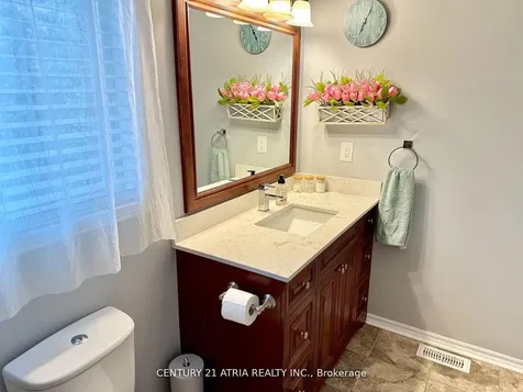 12 Lyfytt Crescent Barrie ON L4N 7X4