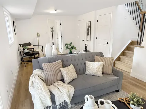 323 Nelson Street Barrie ON L4M 5P6