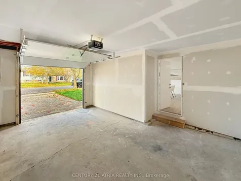 323 Nelson Street Barrie ON L4M 5P6