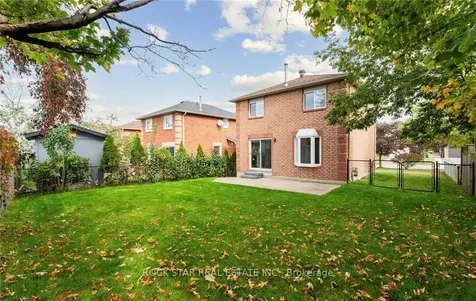 8 Ginger Drive Barrie ON L4N 9Z2