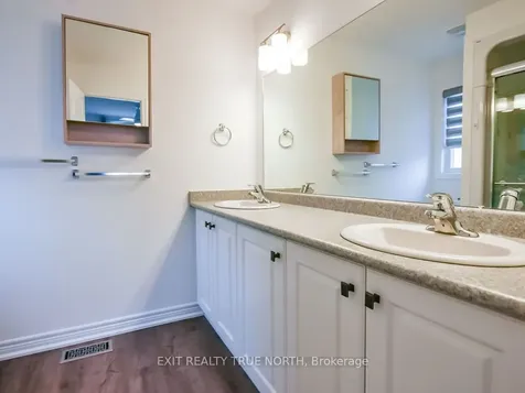 8 Sinclair Crescent Ramara ON L3V 8J9