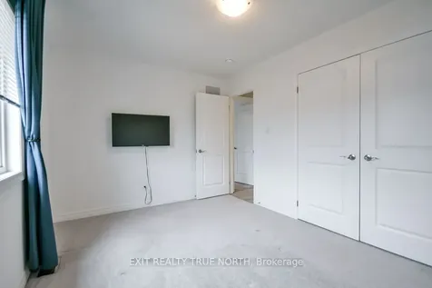 8 Sinclair Crescent Ramara ON L3V 8J9