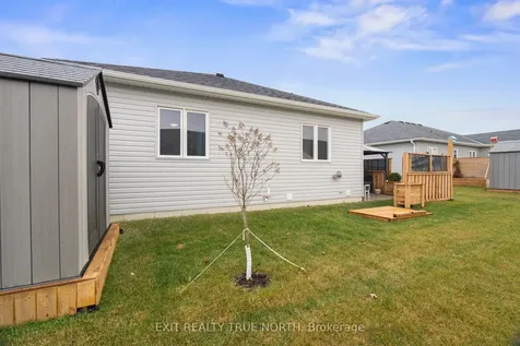 8 Sinclair Crescent Ramara ON L3V 8J9