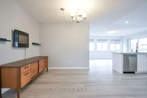 8 Sinclair Crescent Ramara ON L3V 8J9