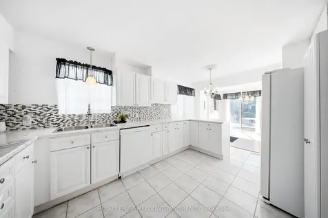 209 Cliff Road Barrie ON L4N 3X5