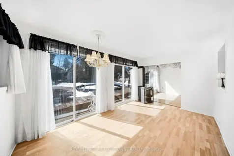 209 Cliff Road Barrie ON L4N 3X5