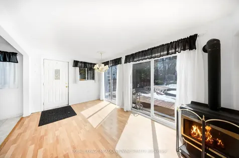 209 Cliff Road Barrie ON L4N 3X5