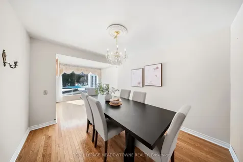 209 Cliff Road Barrie ON L4N 3X5