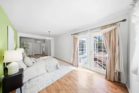 209 Cliff Road Barrie ON L4N 3X5
