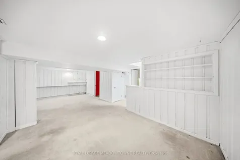 209 Cliff Road Barrie ON L4N 3X5