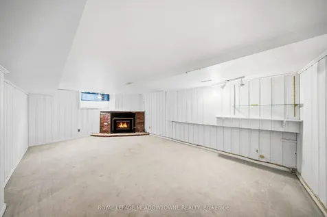 209 Cliff Road Barrie ON L4N 3X5