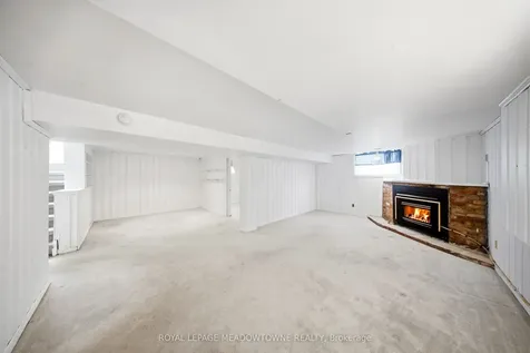 209 Cliff Road Barrie ON L4N 3X5
