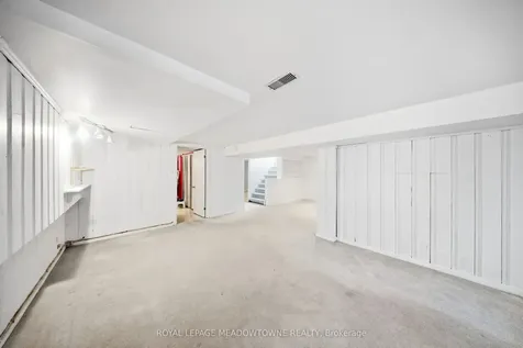 209 Cliff Road Barrie ON L4N 3X5