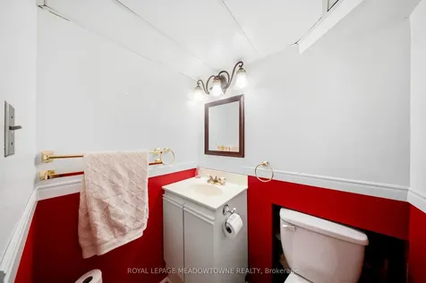 209 Cliff Road Barrie ON L4N 3X5