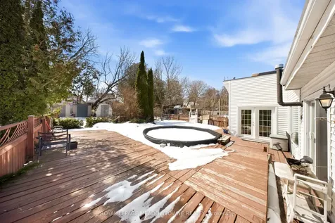 209 Cliff Road Barrie ON L4N 3X5
