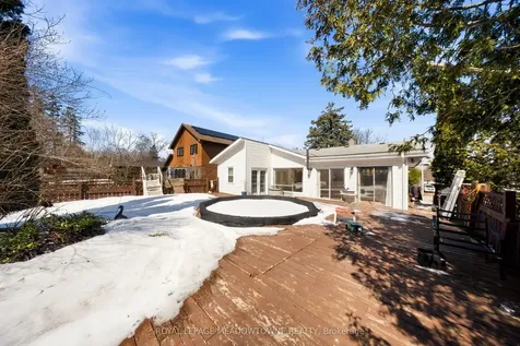 209 Cliff Road Barrie ON L4N 3X5