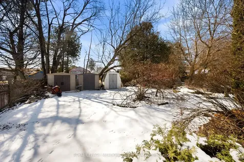 209 Cliff Road Barrie ON L4N 3X5