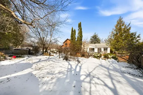 209 Cliff Road Barrie ON L4N 3X5