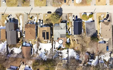 209 Cliff Road Barrie ON L4N 3X5