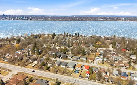 209 Cliff Road Barrie ON L4N 3X5