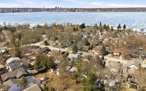 209 Cliff Road Barrie ON L4N 3X5