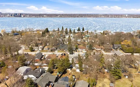 209 Cliff Road Barrie ON L4N 3X5