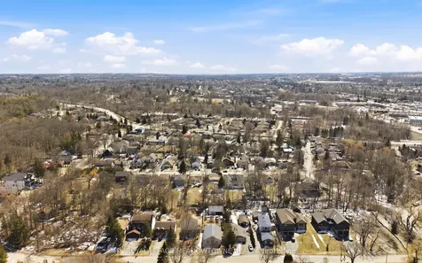 209 Cliff Road Barrie ON L4N 3X5