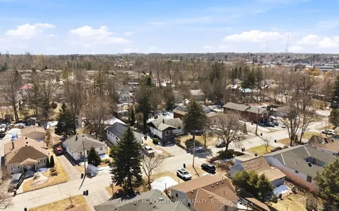 209 Cliff Road Barrie ON L4N 3X5