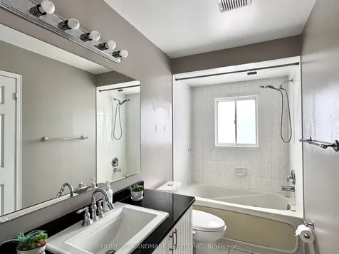 32 Simmons Crescent Barrie ON L4N 7T7