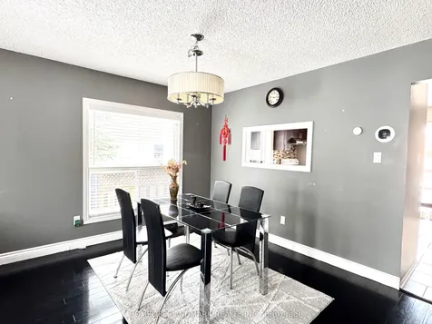 32 Simmons Crescent Barrie ON L4N 7T7