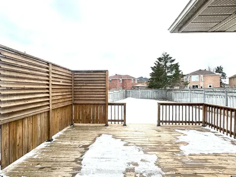 32 Simmons Crescent Barrie ON L4N 7T7