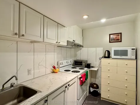 32 Simmons Crescent Barrie ON L4N 7T7