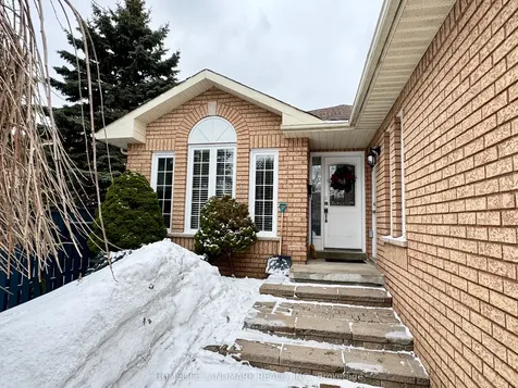 32 Simmons Crescent Barrie ON L4N 7T7