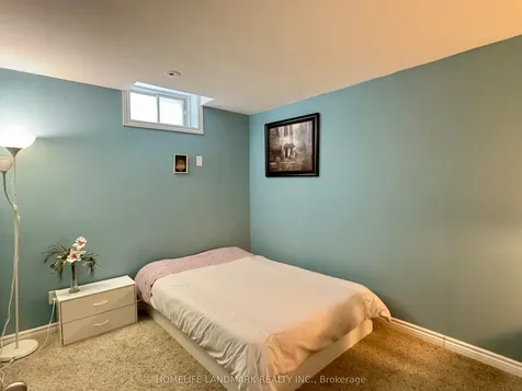 32 Simmons Crescent Barrie ON L4N 7T7